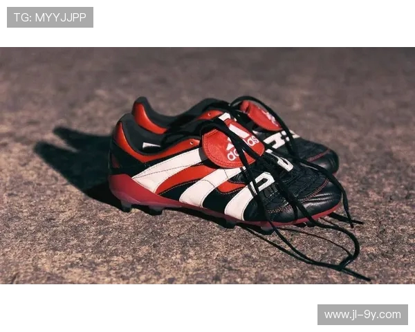 围绕少鞋带足球鞋的性能革新与实战体验在新赛季中的全面解析深度